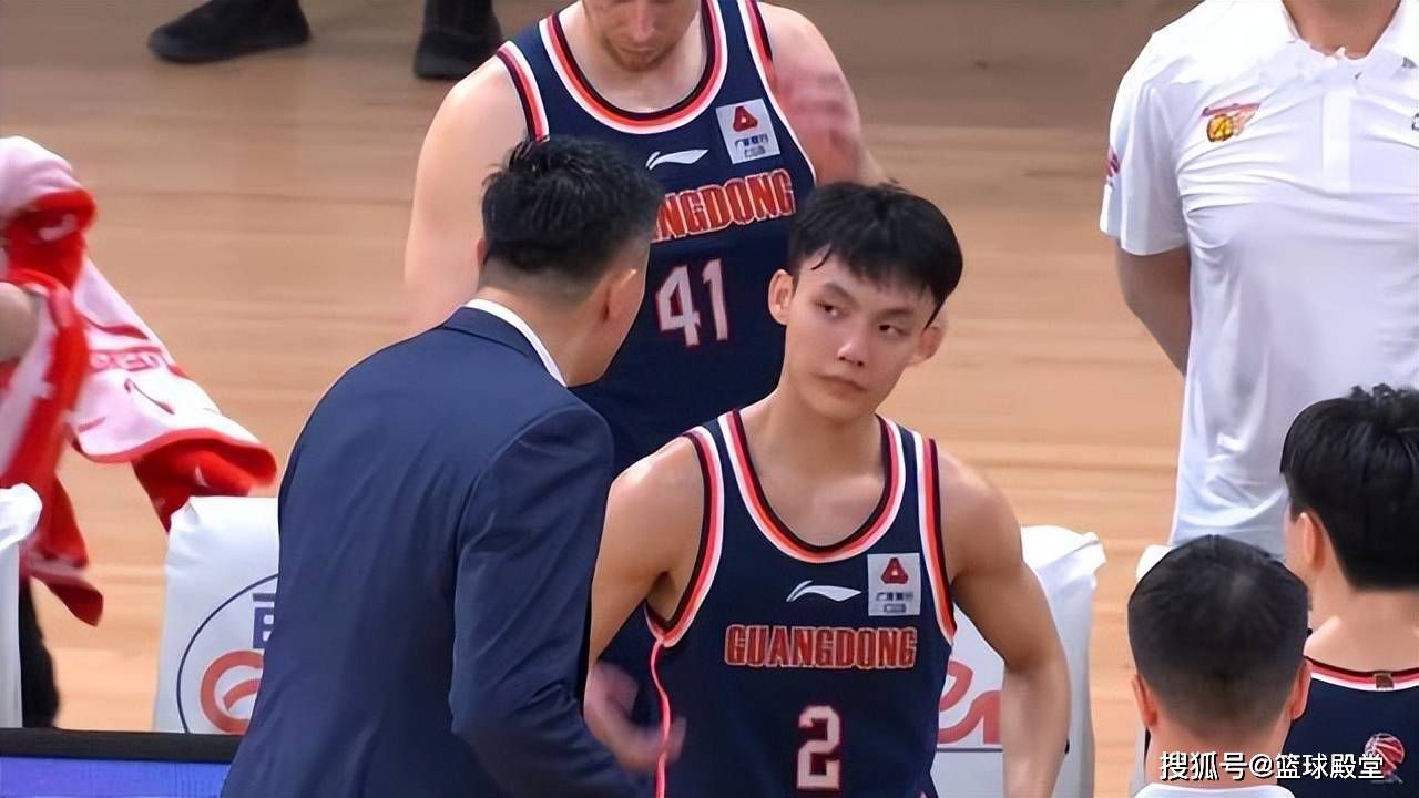 曼联本轮3-2逆转维拉。